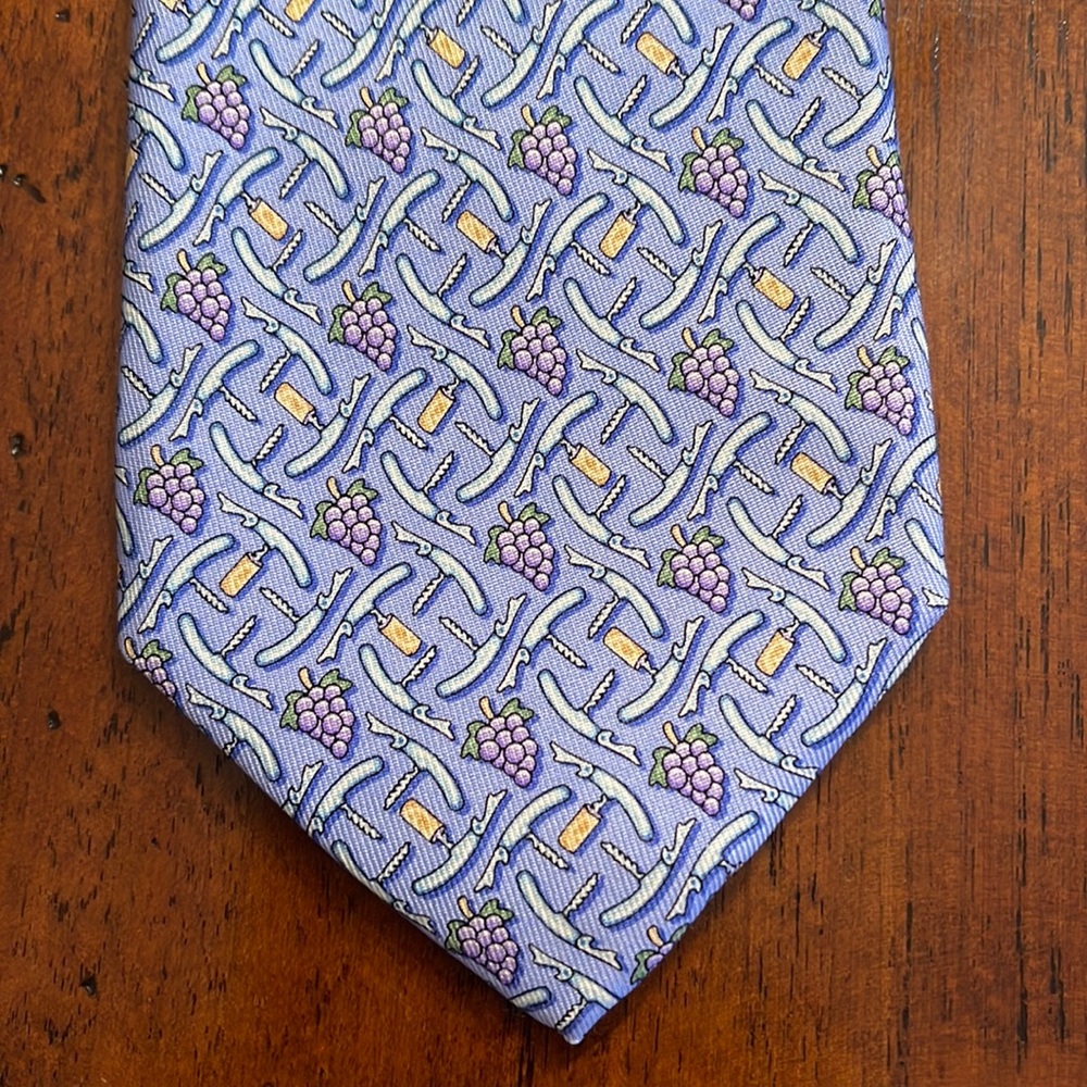 Vineyard vines wine opener and grape motif tie